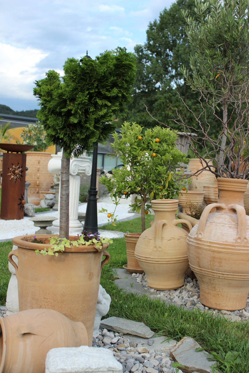 Keramikvasen und -töpfe von Kreta-Garden