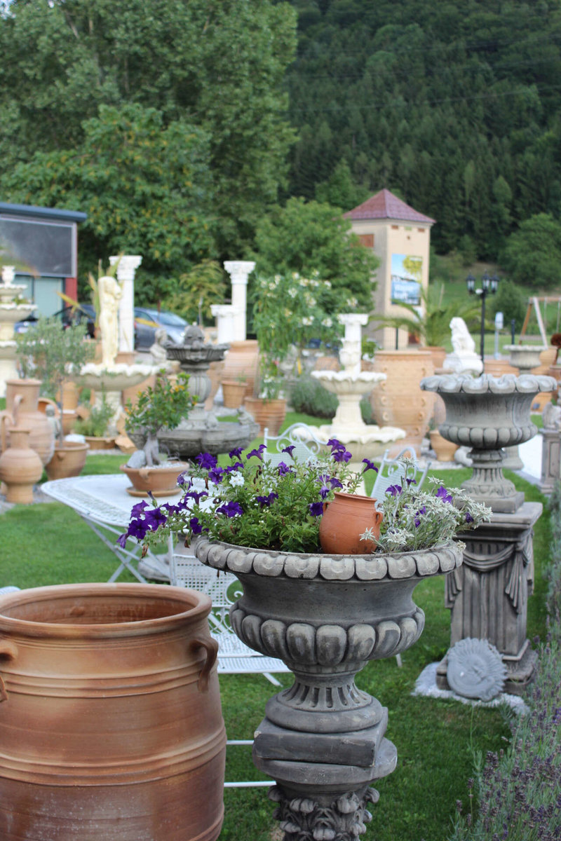 Schalen und Keramiktöpfe von Kreta-Garden